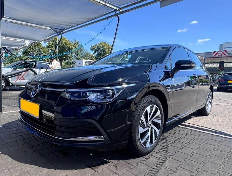 Zwart Gebruikt 2022 VW Golf VIII Style Hatchback | € 23.750 (Super prijs) - Afbeelding 1/4