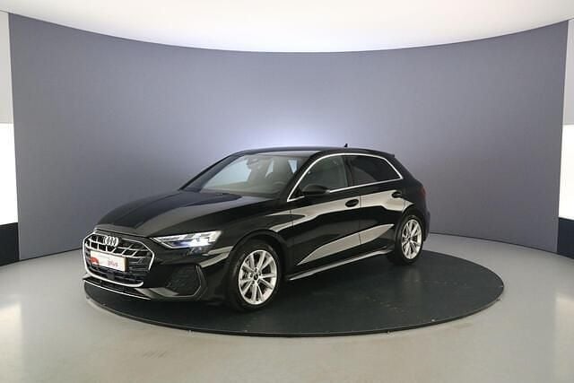 Zwart Gebruikt 2024 Audi A3 Sportback S-Line Hatchback | € 33.900 (Goede deal) - Afbeelding 1/4