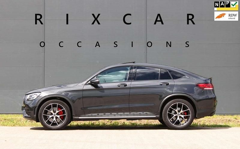 Grijs Occasion 2023 Mercedes GLC300e Premium Plus Coupé | € 51.940 - Afbeelding 1/4
