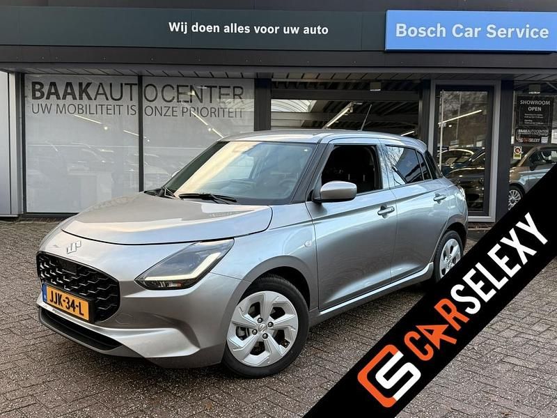 Zilver Gebruikt 2025 Suzuki Swift Style Hatchback | € 23.450 (Duur) - Afbeelding 1/4