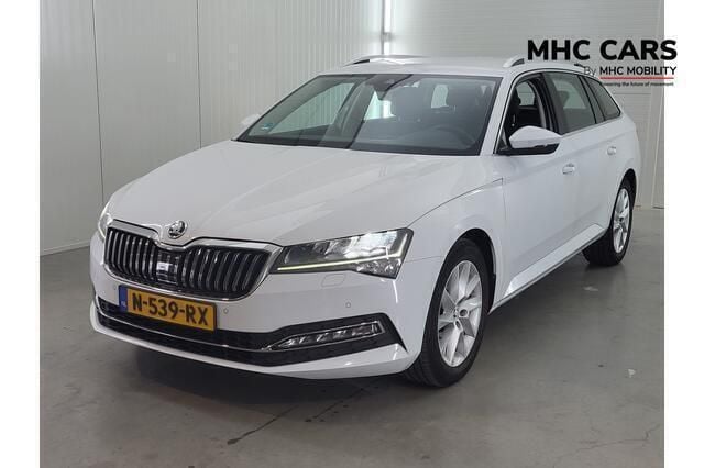 Wit Gebruikt 2021 Skoda Superb Business Line Stationwagen | € 19.700 (Goede deal) - Afbeelding 1/4