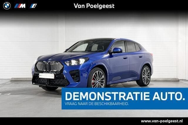 Blauw Gebruikt 2024 BMW iX2 M Sport SUV | € 53.899 (Eerlijke prijs) - Afbeelding 1/4