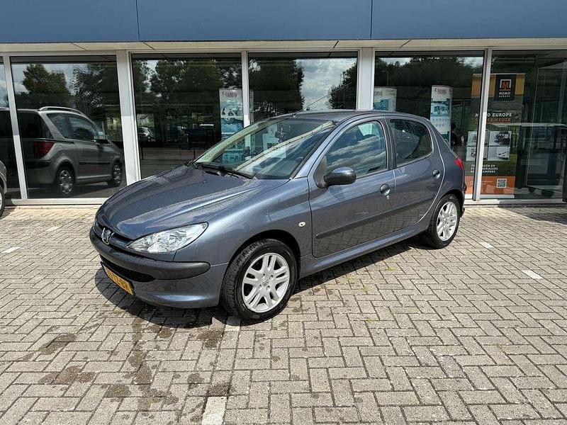 Grijs Gebruikt 2007 Peugeot 206 Hatchback | € 2.940 (Duur) - Afbeelding 1/4