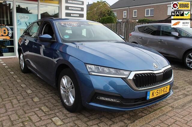 Blauw Occasion 2021 Skoda Octavia Business Line Stationwagen | € 15.990 (Goede deal) - Afbeelding 1/4
