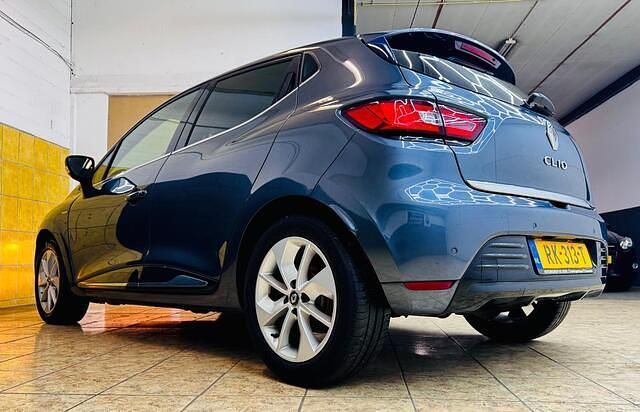 Occasion Renault Clio IV LIMITED 90 PK (66 kW) 2017 Grijs Hatchback