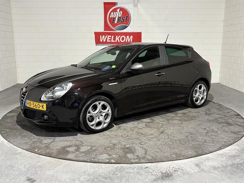 Zwart Gebruikt 2015 Alfa Romeo Giulietta Sprint Hatchback | € 13.500 (Iets duurder) - Afbeelding 1/3