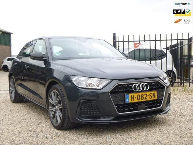 Grijs Gebruikt 2020 Audi A1 Sportback Hatchback | € 20.450 (Eerlijke prijs) - Afbeelding 1/4