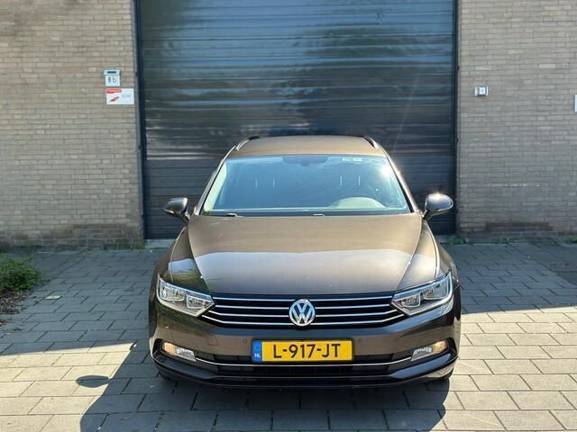 Bruin Gebruikt 2017 VW Passat Comfortline Stationwagen | € 13.950 (Eerlijke prijs) - Afbeelding 1/4