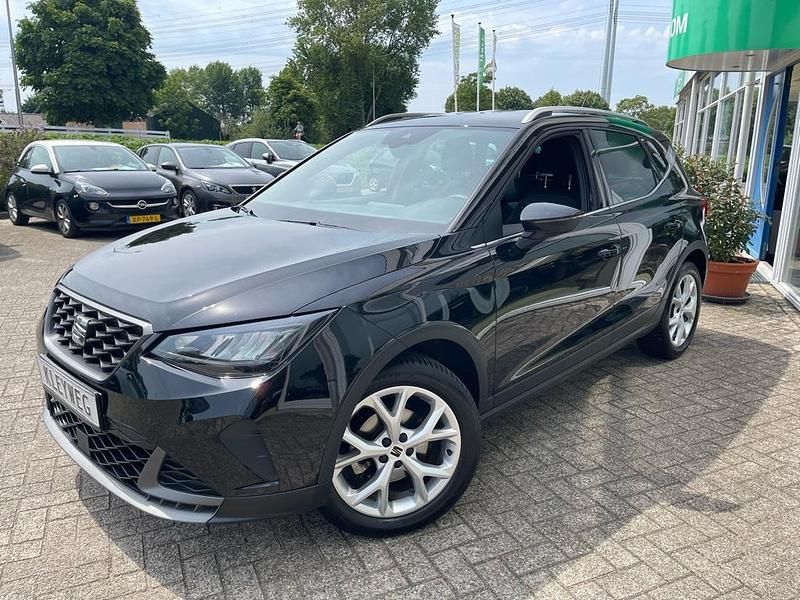 Zwart Gebruikt 2024 Seat Arona FR SUV | € 24.345 (Eerlijke prijs) - Afbeelding 1/4