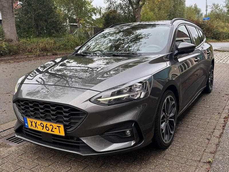 Grijs Occasion 2019 Ford Focus ST Stationwagen | € 10.500 (Duur) - Afbeelding 1/4