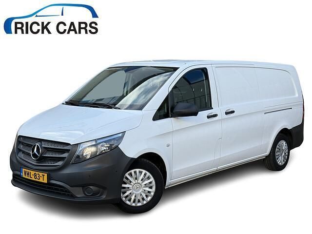 Wit Gebruikt 2020 Mercedes Vito MPV | € 16.445 - Afbeelding 1/4
