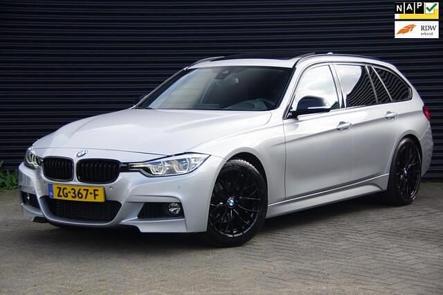 Grijs Gebruikt 2019 BMW 318 M Sport Stationwagen | € 17.450 (Goede deal) - Afbeelding 1/4