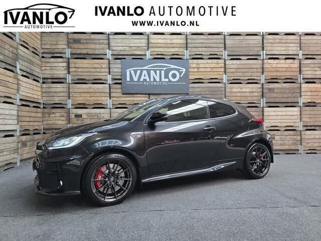 Zwart Occasion 2021 Toyota Yaris Hatchback | € 46.449 - Afbeelding 1/4