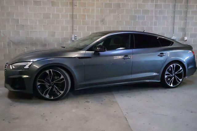 Grijs Gebruikt 2023 Audi A5 Sportback Business Sedan | € 40.990 (Eerlijke prijs) - Afbeelding 1/3