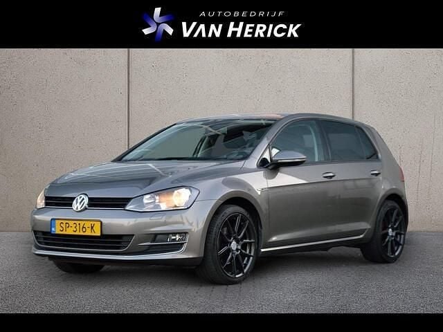Grijs Gebruikt 2015 VW Golf VII LOUNGE Hatchback | € 13.945 (Eerlijke prijs) - Afbeelding 1/4