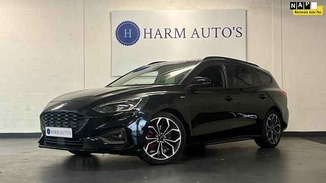 Zwart Gebruikt 2019 Ford Focus ST-Line Stationwagen | € 16.499 (Eerlijke prijs) - Afbeelding 1/4