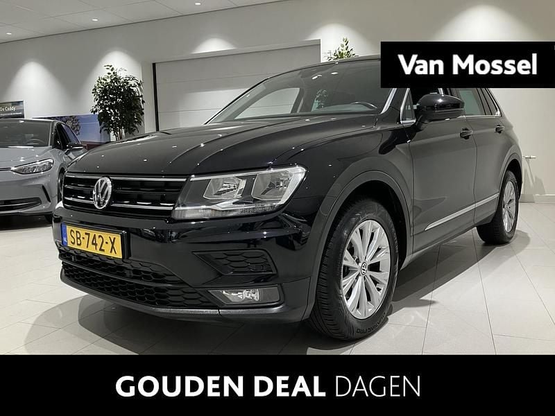 Zwart Gebruikt 2018 VW Tiguan Comfortline SUV | € 17.900 (Goede deal) - Afbeelding 1/4