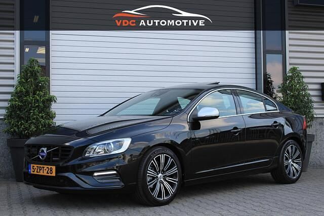 Zwart Gebruikt 2015 Volvo S60 R-Design Sedan | € 17.950 - Afbeelding 1/4