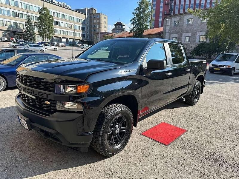 Zwart Gebruikt 2022 Chevrolet Silverado SUV | € 39.990 - Afbeelding 1/4