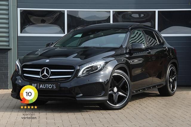 Zwart Gebruikt 2017 Mercedes GLA200 AMG Line Premium Plus SUV | € 22.950 (Eerlijke prijs) - Afbeelding 1/4
