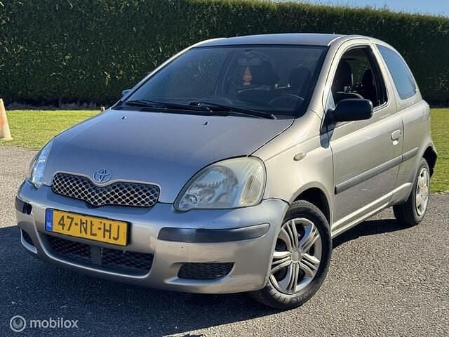 Occasion Toyota Yaris 87 PK (63 kW) 2003 Grijs Hatchback
