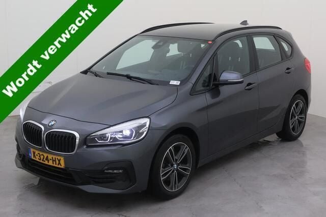 Grijs Gebruikt 2021 BMW 218 Executive Stationwagen | € 21.700 (Goede deal) - Afbeelding 1/4