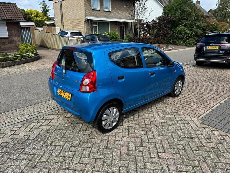 Blauw (metallic) Gebruikt 2012 Suzuki Alto Comfort+ Hatchback | € 3.450 (Iets duurder) - Afbeelding 1/4