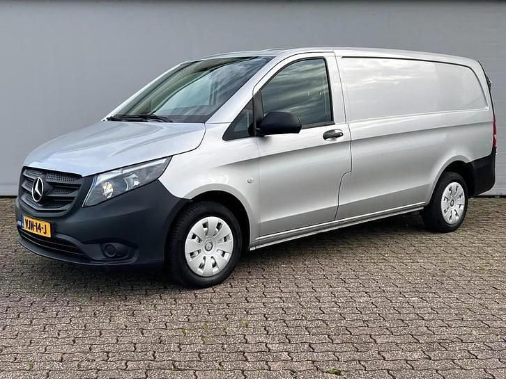 Occasion Mercedes Vito 136 PK (100 kW) 2021 Zilver Van