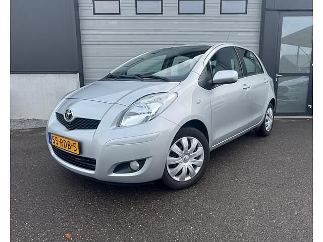 Grijs Occasion 2011 Toyota Yaris Hatchback | € 6.499 (Eerlijke prijs) - Afbeelding 1/4