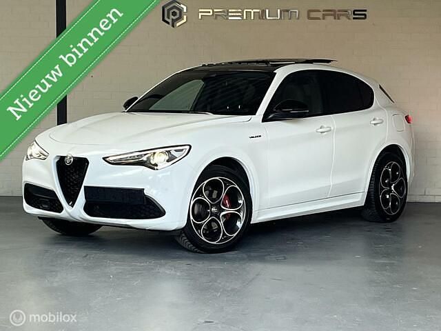 Wit Gebruikt 2022 Alfa Romeo Stelvio Veloce SUV | € 45.950 (Eerlijke prijs) - Afbeelding 1/4