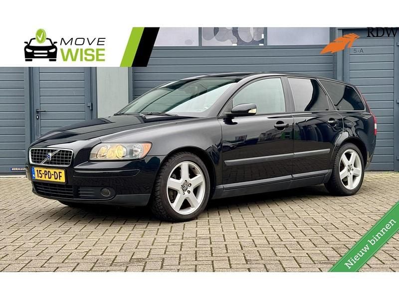 Zwart (metallic) Gebruikt 2004 Volvo V50 Stationwagen | € 3.450 (Super prijs) - Afbeelding 1/4