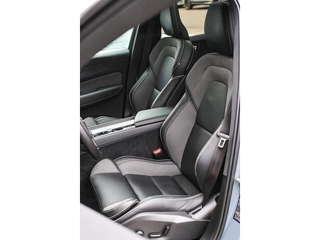 Occasion Volvo XC60 Plus 349 PK (256 kW) 2023 Grijs SUV