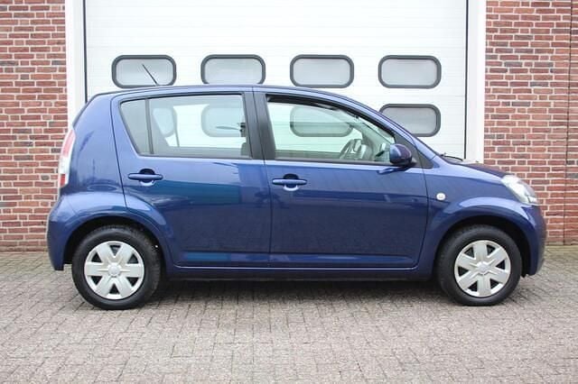 Occasion Daihatsu Sirion 87 PK (63 kW) 2006 Blauw Hatchback