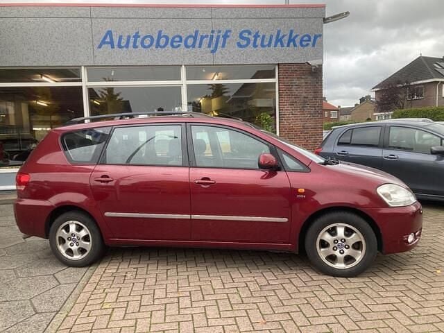 Rood Gebruikt 2003 Toyota Avensis Verso Sol MPV | € 4.250 (Goede deal) - Afbeelding 1/4