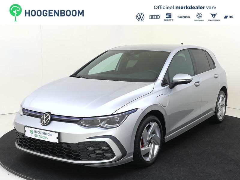 Zilver Occasion 2022 VW Golf VIII GTE Hatchback | € 25.950 (Eerlijke prijs) - Afbeelding 1/4