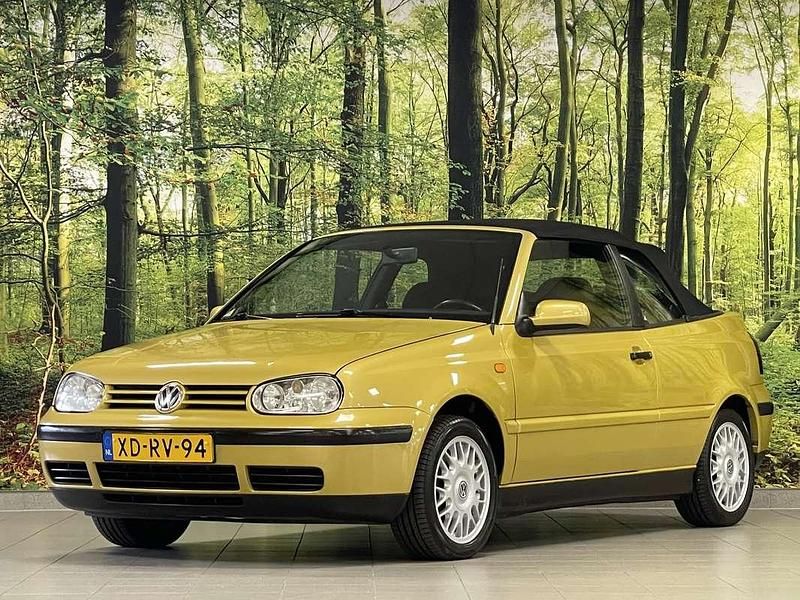 Occasion VW Golf Cabriolet Trendline 75 PK (55 kW) 1998 Geel Cabriolet