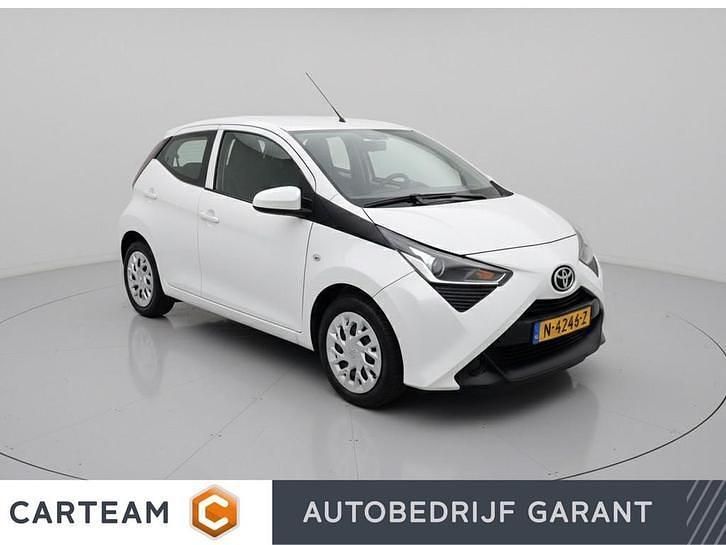Wit Gebruikt 2021 Toyota Aygo Hatchback | € 9.950 (Goede deal) - Afbeelding 1/4