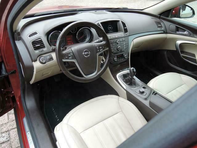 Occasion Opel Insignia Cosmo 161 PK (118 kW) 2009 Rood MPV