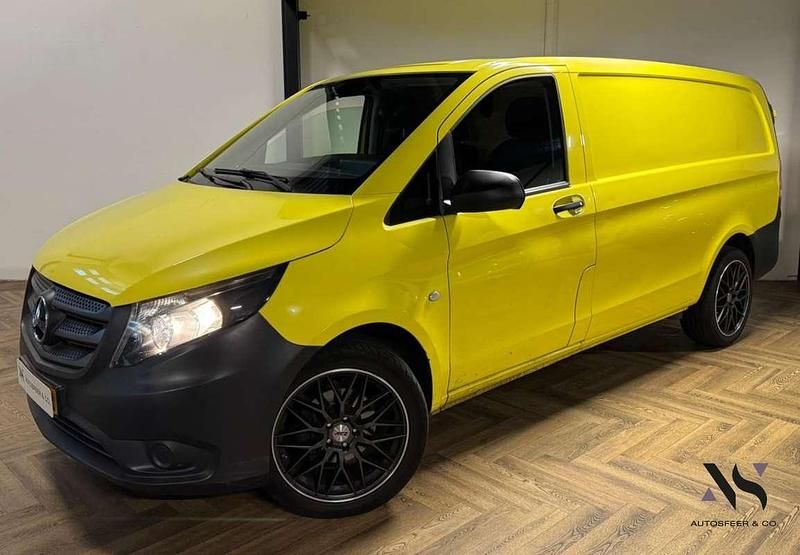 Geel (metallic) Gebruikt 2017 Mercedes Vito Van | € 8.256 - Afbeelding 1/4