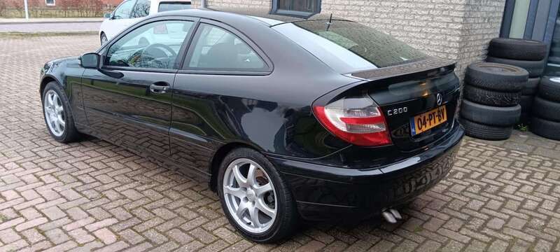 Zwart Gebruikt 2004 Mercedes C200 Coupé | € 3.250 - Afbeelding 1/4