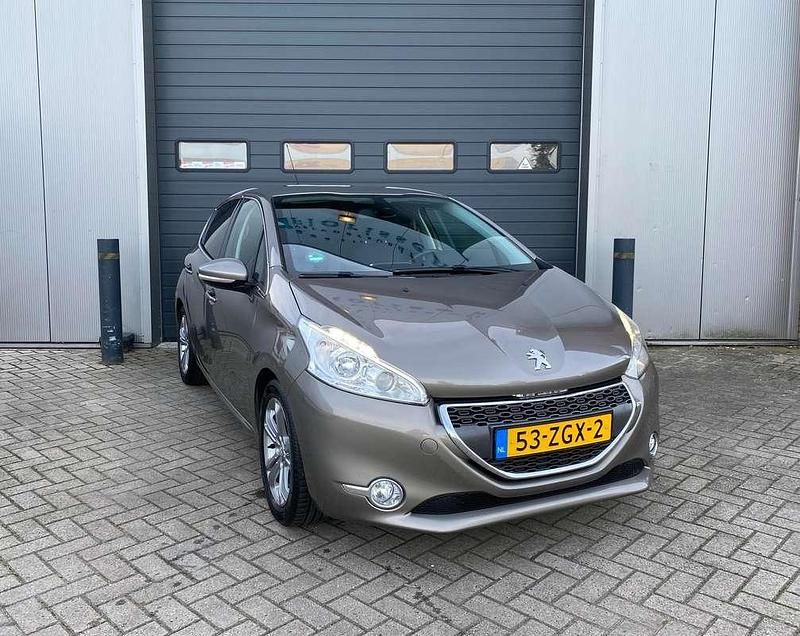 Grijs Gebruikt 2012 Peugeot 208 Allure Hatchback | € 4.799 (Eerlijke prijs) - Afbeelding 1/4
