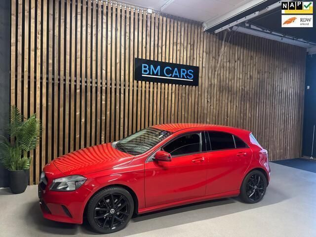 Rood Gebruikt 2017 Mercedes A160 Hatchback | € 12.499 (Goede deal) - Afbeelding 1/4