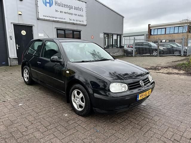 Zwart Occasion 2001 VW Golf IV Trendline Hatchback | € 650 (Super prijs) - Afbeelding 1/4