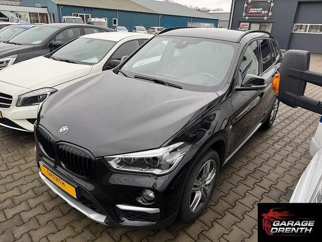 Zwart Occasion 2017 BMW X1 Executive SUV | € 16.890 (Iets duurder) - Afbeelding 1/4