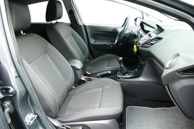 Occasion Ford Fiesta Titanium 101 PK (74 kW) 2017 Grijs Hatchback