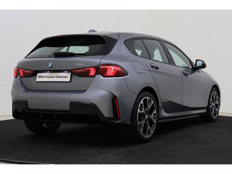Occasion BMW 120 156 PK (114 kW) 2025 Grijs Hatchback