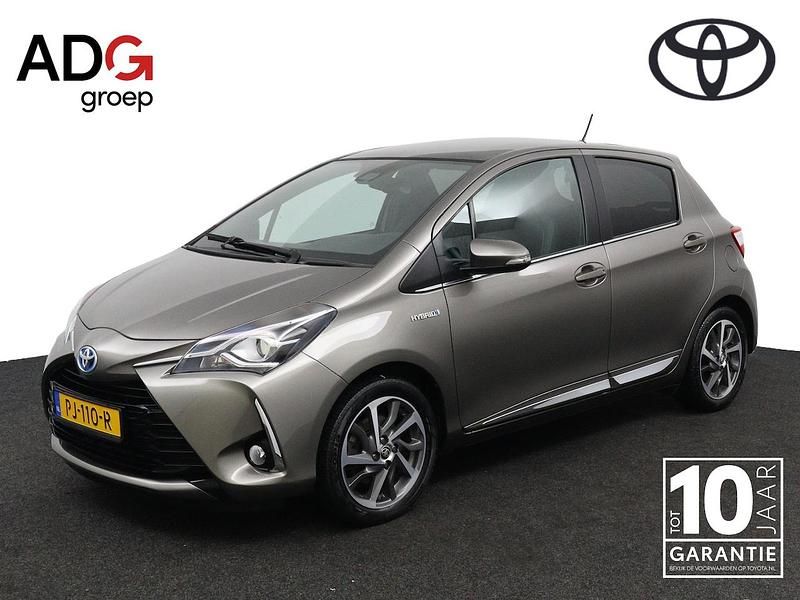 Grijs Occasion 2017 Toyota Yaris Hybrid Executive Hatchback | € 15.950 (Eerlijke prijs) - Afbeelding 1/4