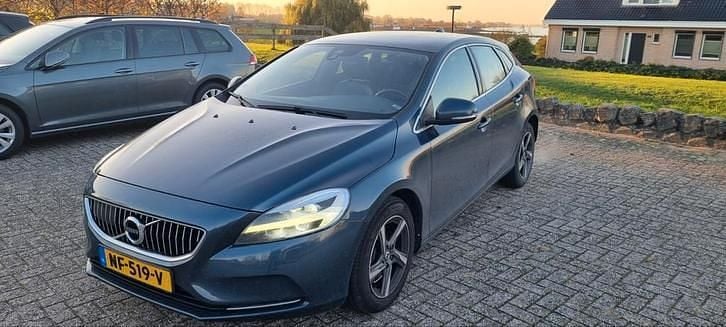 Gebruikt 2017 Volvo V40 Inscription | € 11.499 (Goede deal) - Afbeelding 1/4