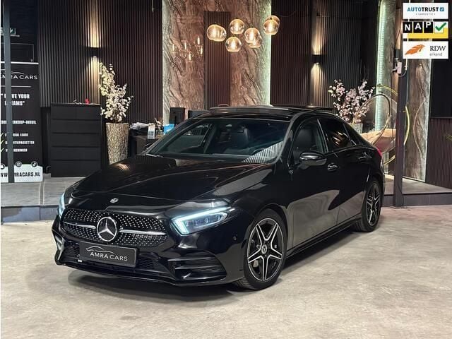 Zwart Gebruikt 2021 Mercedes A180 AMG Sedan | € 28.999 (Eerlijke prijs) - Afbeelding 1/4