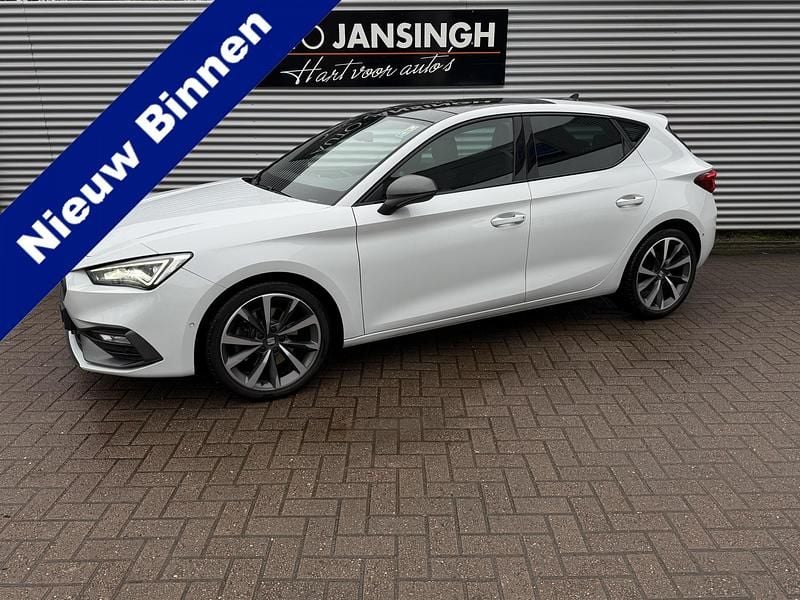 Wit Gebruikt 2021 Seat Leon FR Hatchback | € 22.950 (Iets duurder) - Afbeelding 1/4